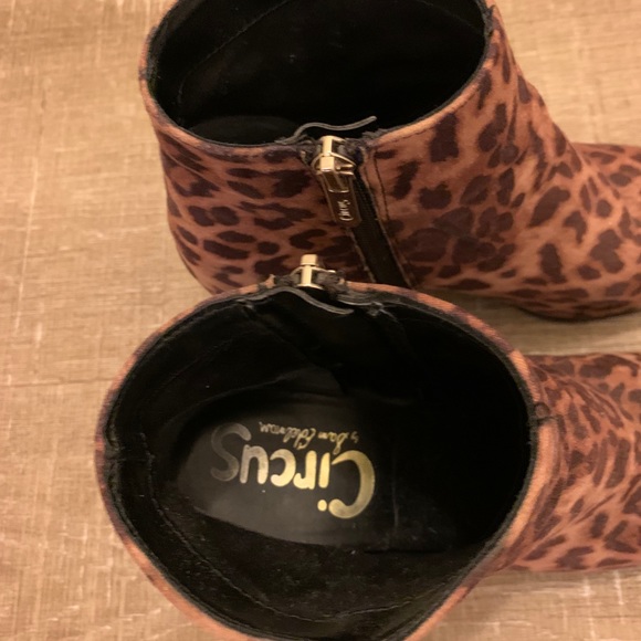 Boots - Picture 3 of 4